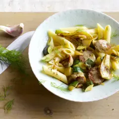 Penne mit Salsiccia, Zucchini und Fenchel. Ein Gericht, das Lust macht, Salsiccia selber machen.