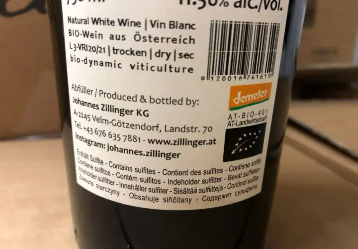 Bio-Wein aus Österreich, enthält Sulfite. Dieser natürliche Weißwein von Johannes Zillinger ist ein Produkt biodynamischer Weinkultur.