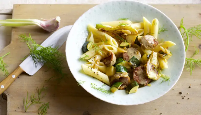 Penne mit Salsiccia, Zucchini und Fenchel. Ein Gericht, das Lust macht, Salsiccia selber machen.