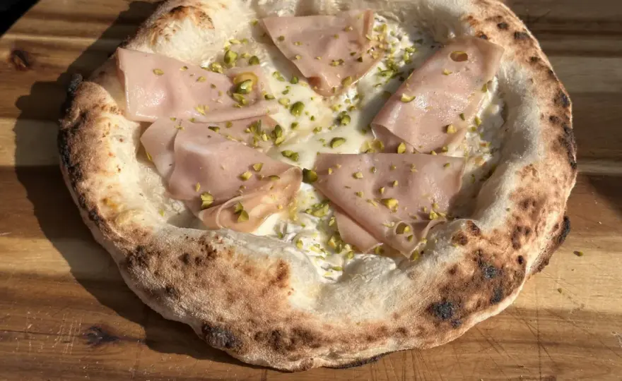 Neapolitanischer Pizzateig für vier Pizzen - so gelingt er