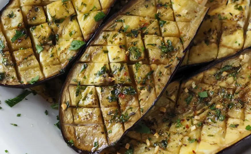 Aubergine im Ofen garen - so wird sie cremig und aromatisch