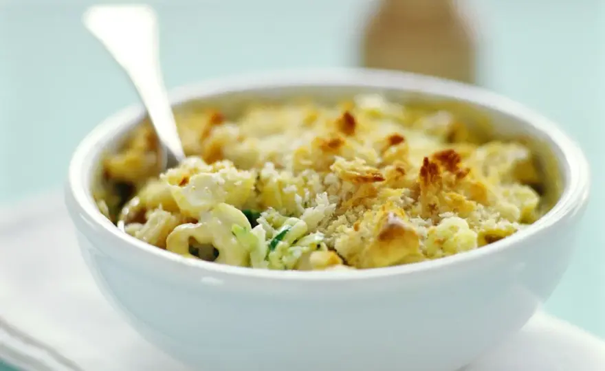 Tortellini-Zucchini-Auflauf - so bleibt er cremig und leicht