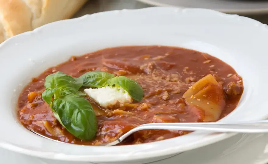 Lasagnesuppe mit Hackfleisch - sämig, würzig und einfach