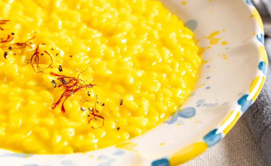 Mailänder Risotto mit Safran gelingt cremig und bissfest