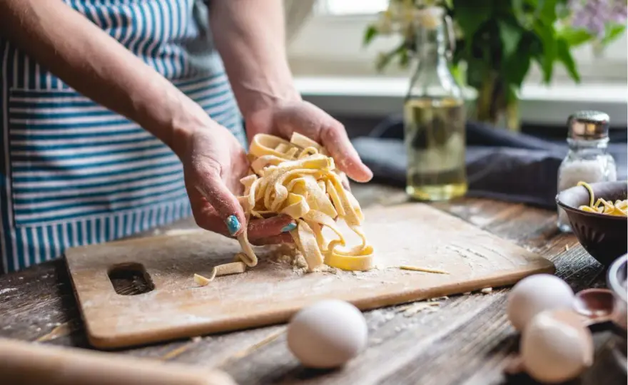 Nudelteig selber machen - so gelingt elastische Pasta