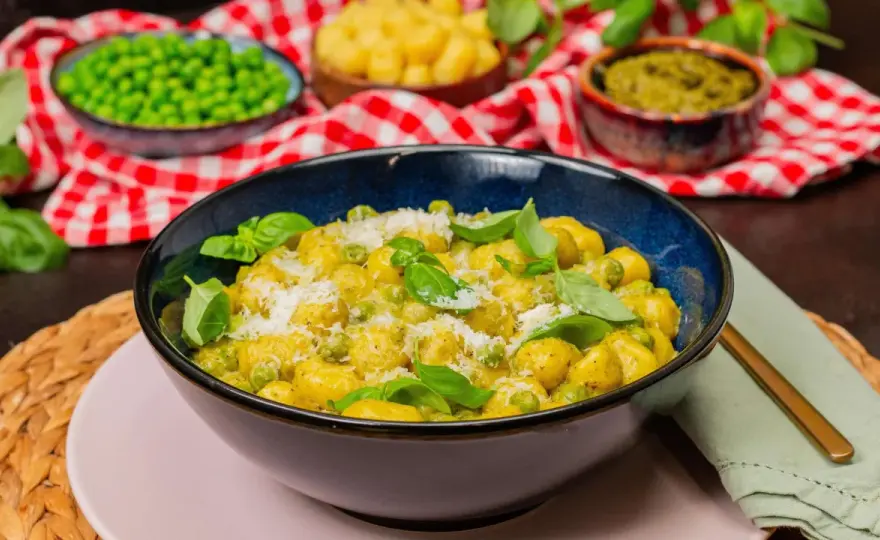 Gnocchi mit Pesto in 20 Minuten cremig zubereiten
