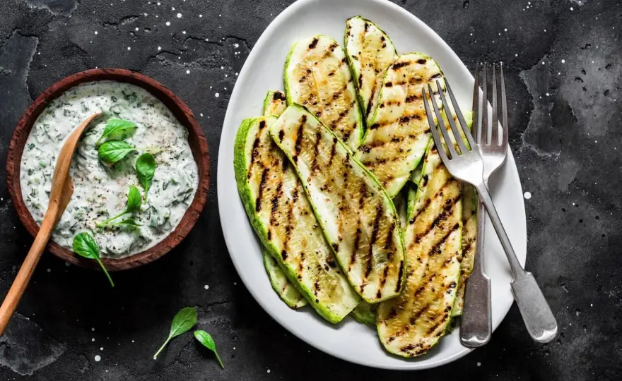 Zucchini zubereiten - so gelingen Pfanne, Ofen und Grill