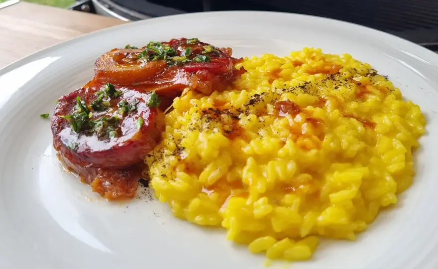 Ossobuco alla Milanese - zartes Fleisch und cremiges Risotto