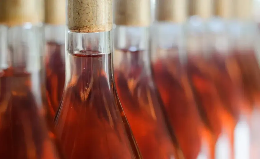 Roséwein herstellen - Verfahren, Keller und passende Gerichte