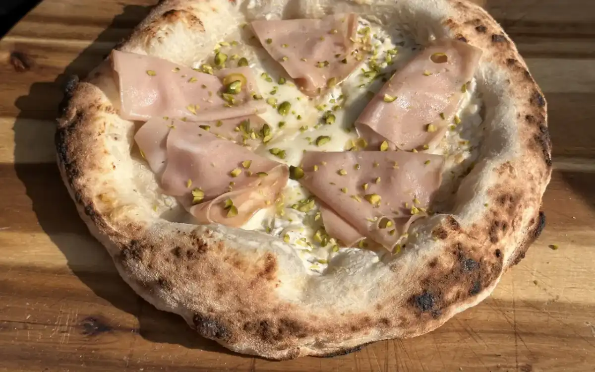 Neapolitanischer Pizzateig für vier Pizzen - so gelingt er