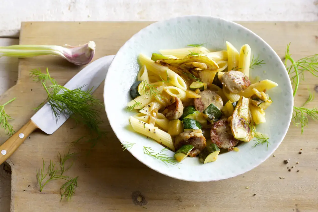 Penne mit Salsiccia, Zucchini und Fenchel. Ein Gericht, das Lust macht, Salsiccia selber machen.